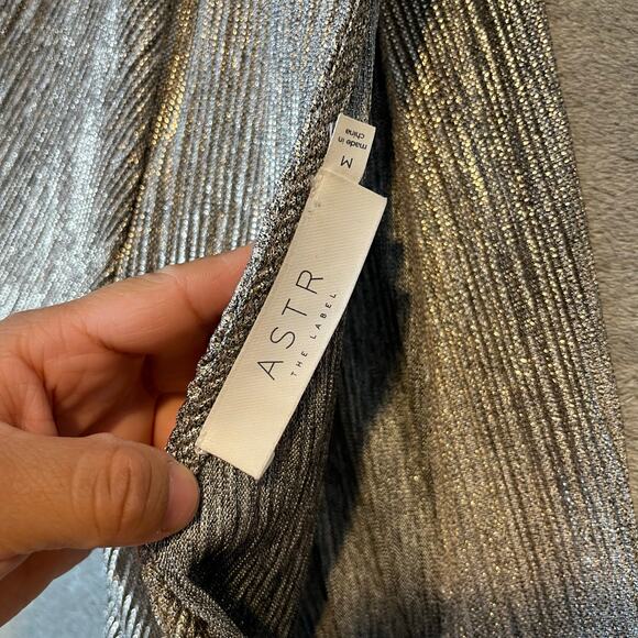 ASTR the Label Kenzie Sz M Silver Romper Long Sleeve‎ Women's - Picture 5 of 6